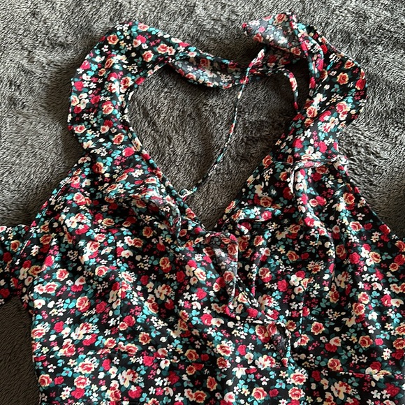 NWOT Romper sized L. Adjustable straps and tie back - Picture 2 of 6